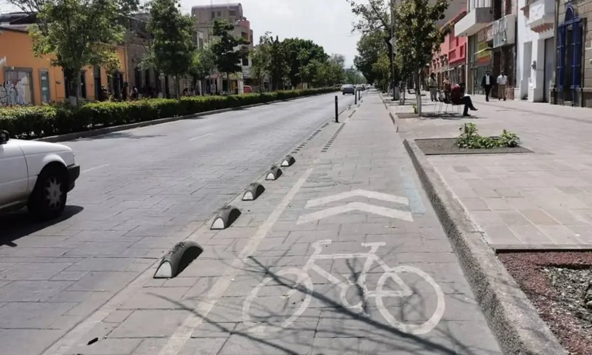 El Ayuntamiento de San Luis Potosí enfrenta críticas por el retraso en infraestructura ciclista y normativas viales.