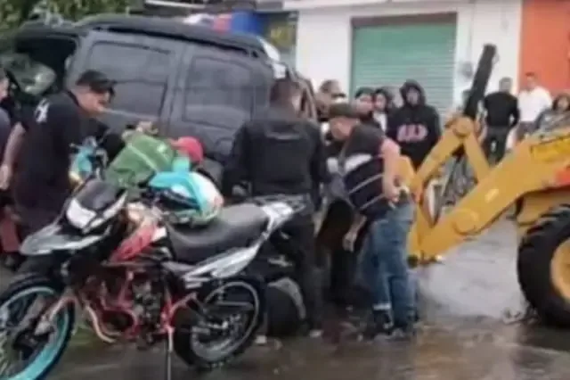 La presidenta municipal anuncia la demolición del rastro para favorecer la educación juvenil.