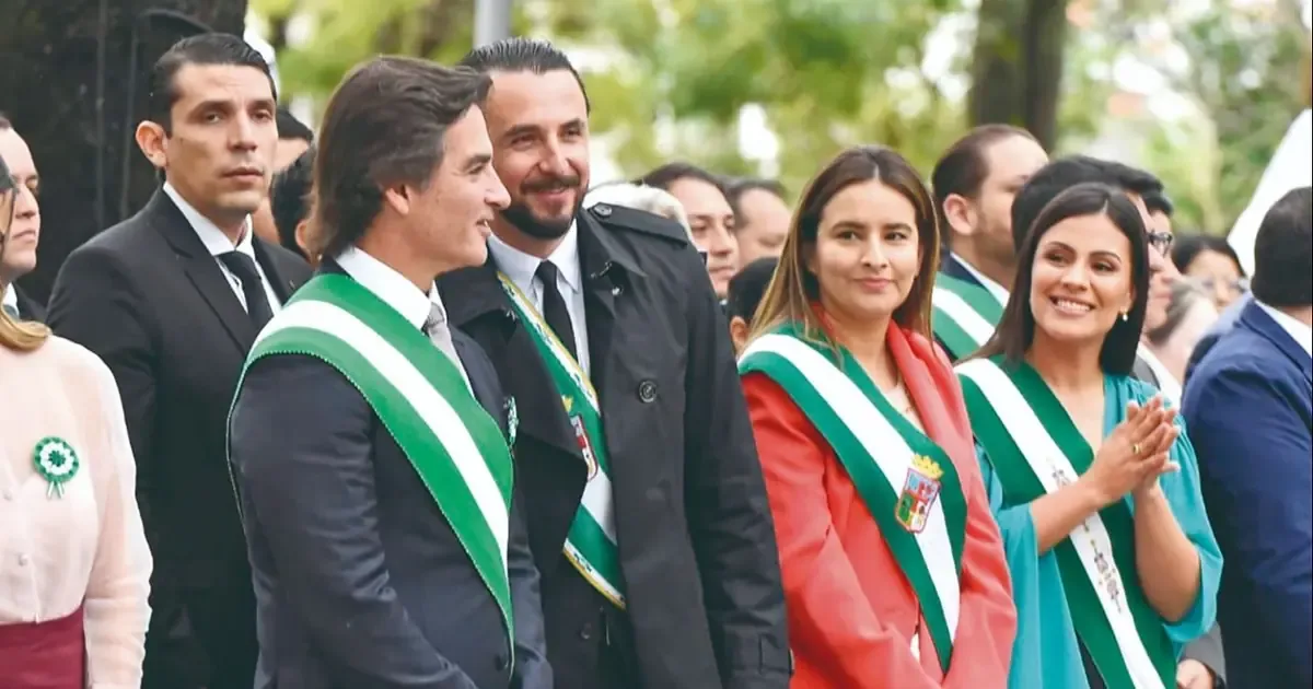 La ciudad conmemora su historia y diversidad en un ambiente de unidad entre autoridades.