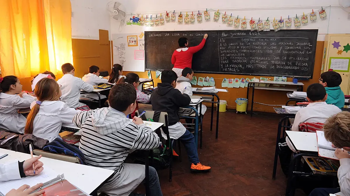 La alta asistencia de docentes en Santa Fe refleja un compromiso con la educación, a pesar de la medida de fuerza.