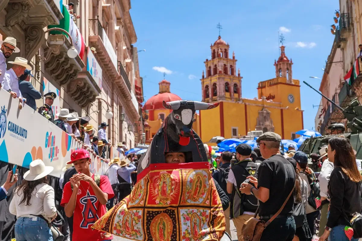 La presentación del rapero formó parte de la Feria y Festival Cultural Alfeñique 2026.