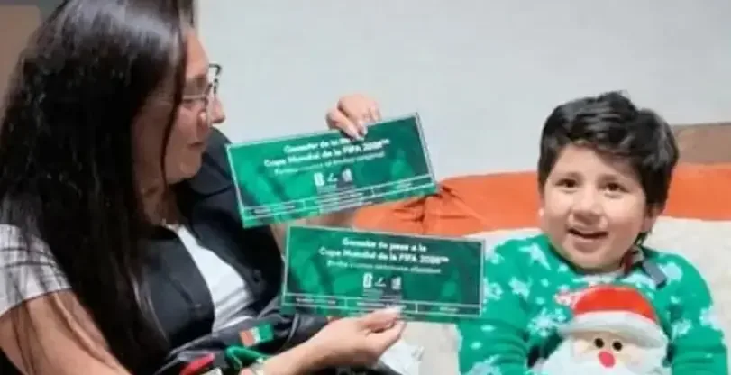 La historia del pequeño Santi y su regalo especial de Santiago Giménez.