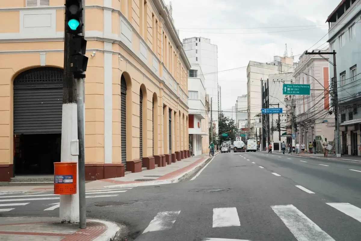La iniciativa busca mejorar la calidad de vida de personas con discapacidad auditiva en Santos.