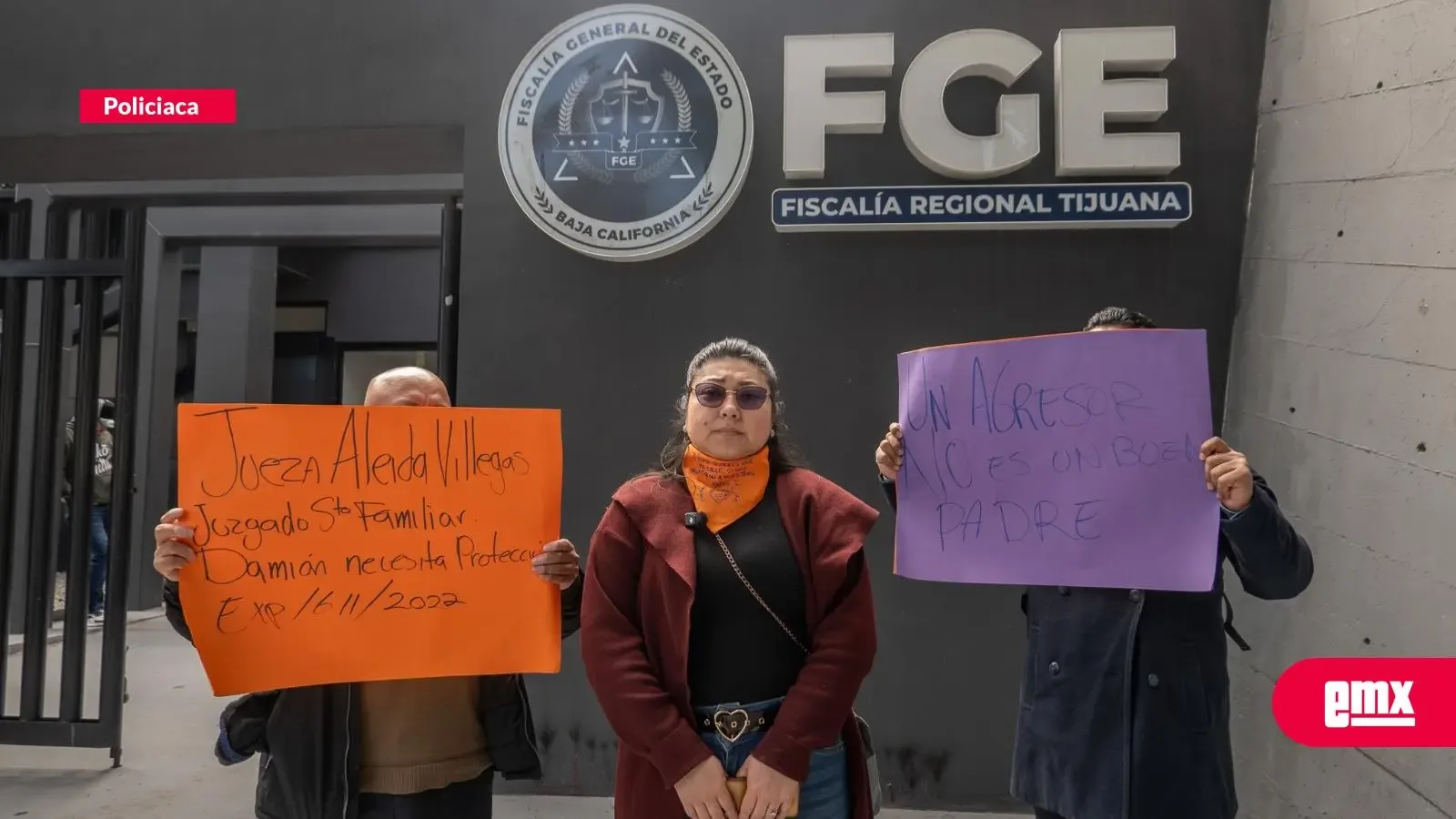 Sayuri Arrevillaga en la FGE exigiendo justicia para su hijo Damián.