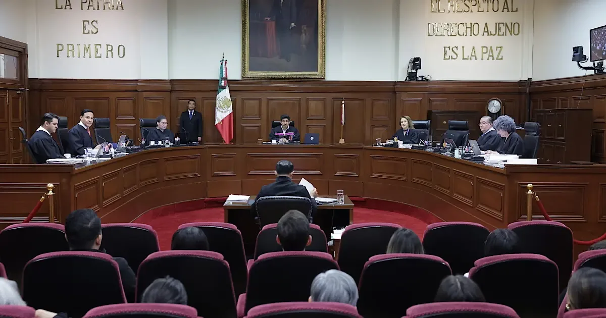 La Suprema Corte determina que el Congreso estatal debe ajustar leyes para alinearlas con la Constitución Federal.