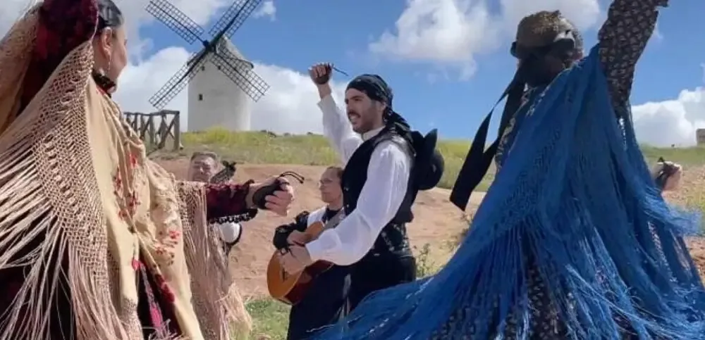 Se añaden 12 vídeos a la Enciclopedia Audiovisual del Folclore de Castilla-La Mancha, promoviendo la identidad y tradición cultural de la región.