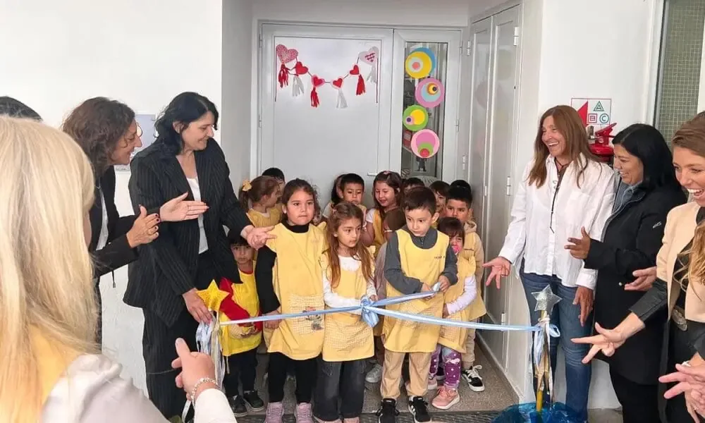 Se busca mejorar las condiciones educativas y apoyar el crecimiento de la matrícula escolar en la localidad.