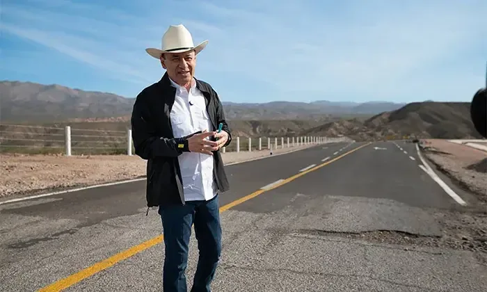 Inversiones de 228.5 millones de pesos impulsan el desarrollo en la red vial de Sonora, mejorando la conectividad y oportunidades educativas.