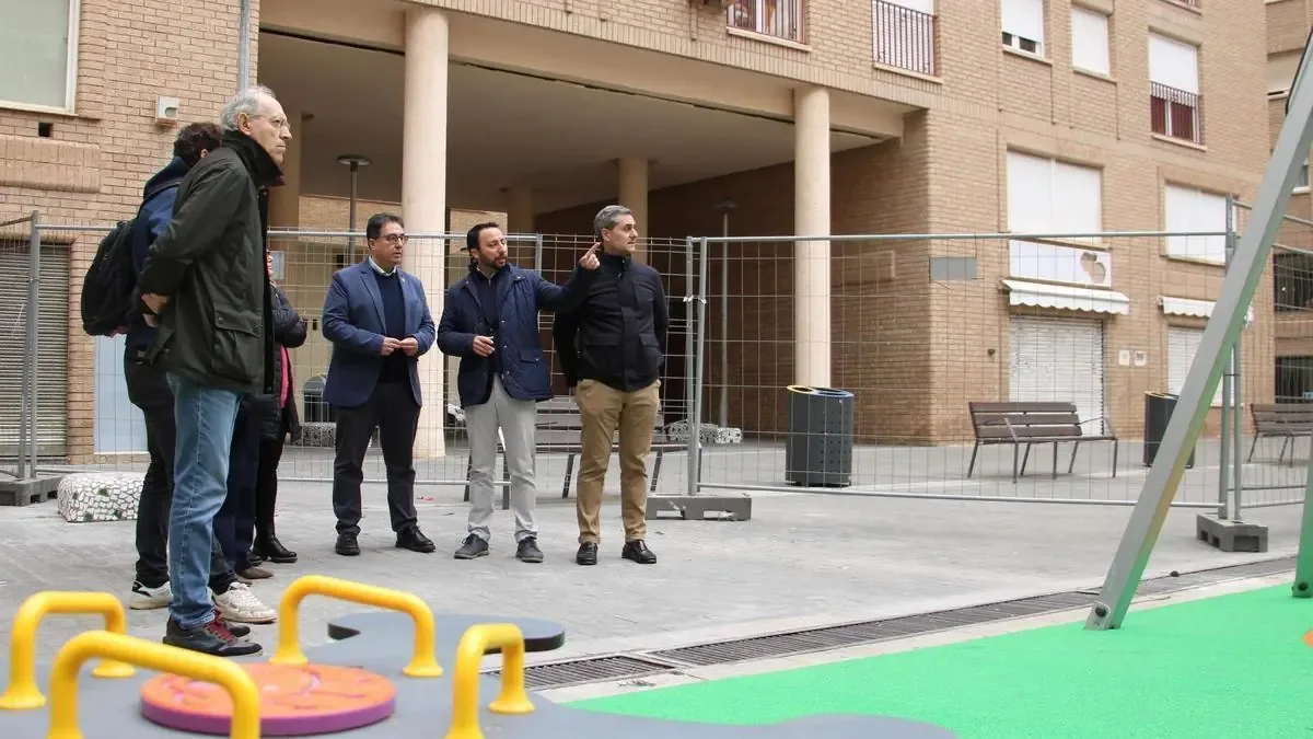 Se destinarán 147,492 euros a renovar la plaza Serra de l’Esparraguera, beneficiando a los vecinos del Distrito Sur.