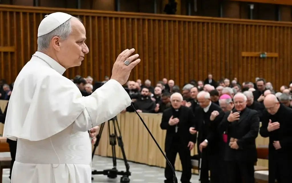 Se enfatiza la importancia del testimonio personal y la fraternidad en el sacerdocio.