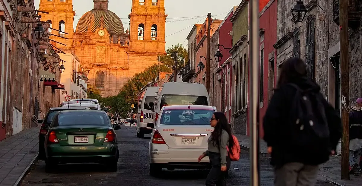 Se espera un día soleado, ideal para actividades al aire libre, con altas temperaturas y recomendación de protección solar.
