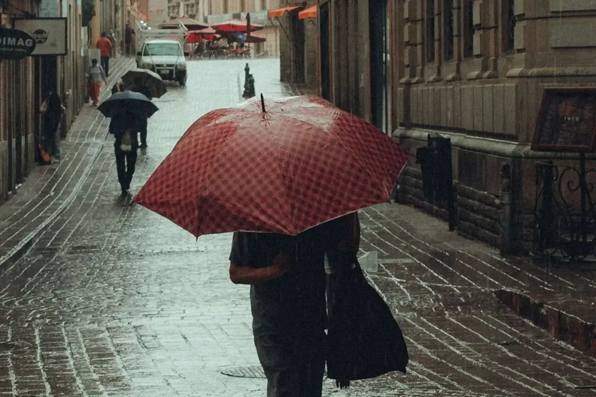 Se esperan chubascos en el norte y temperaturas altas en el sur del país.