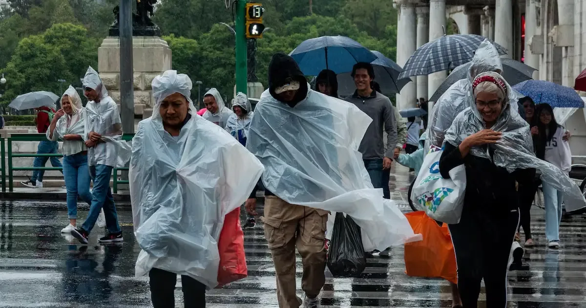 Las autoridades alertan sobre posibles lluvias y granizo en la capital mexicana.