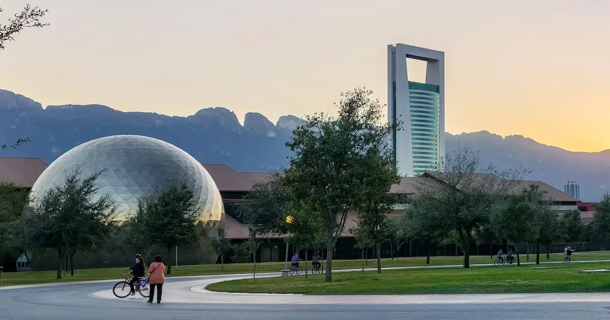 Se esperan temperaturas frescas y pocas probabilidades de lluvia en la ciudad.