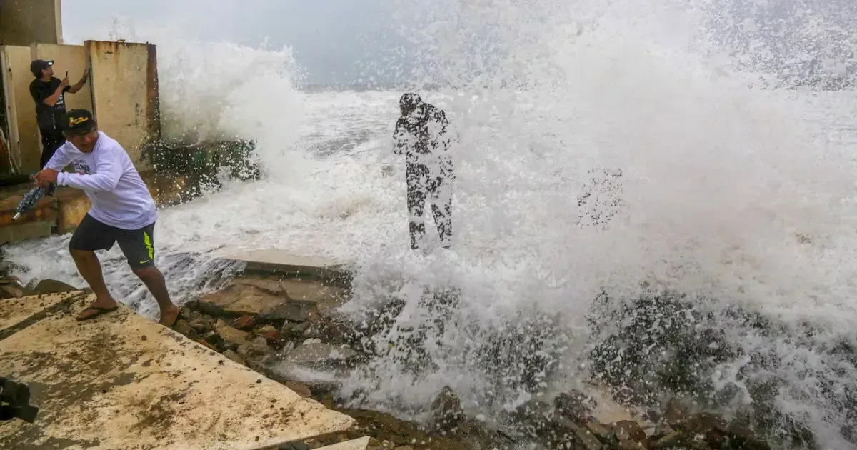 La tormenta tropical 'Rachel' podría ocasionar lluvias intensas y oleaje elevado en Guerrero y Oaxaca.