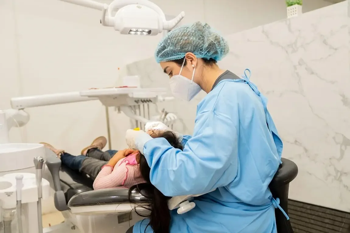 Se implementa tecnología avanzada para atender la salud dental de la comunidad.
