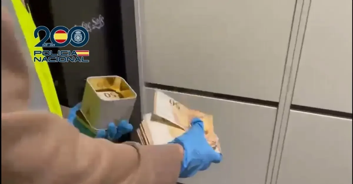 Se incautaron 255 gramos de cocaína y 8,050 euros en efectivo.