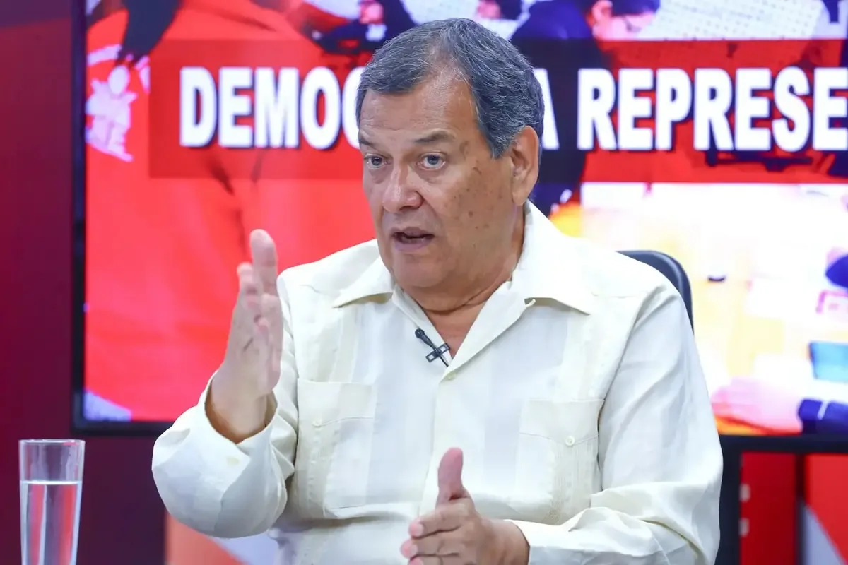 Se investigan las declaraciones patrimoniales del candidato presidencial y su posible vínculo con actividades ilícitas.