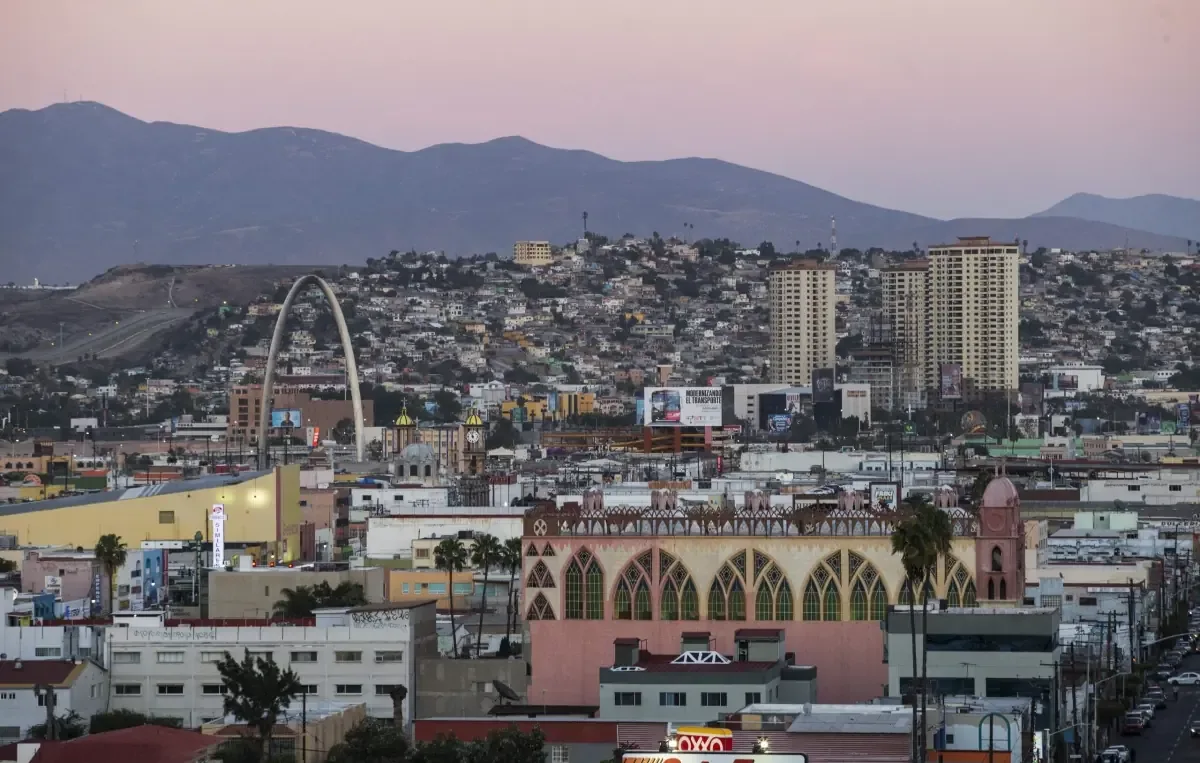 Se prevé un día caluroso en Baja California, con altas temperaturas y vientos significativos.
