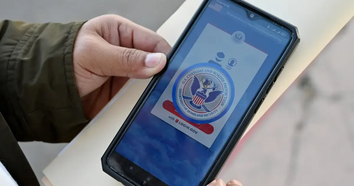 Se reanudan las solicitudes de asilo, aunque persisten restricciones para países de alto riesgo.