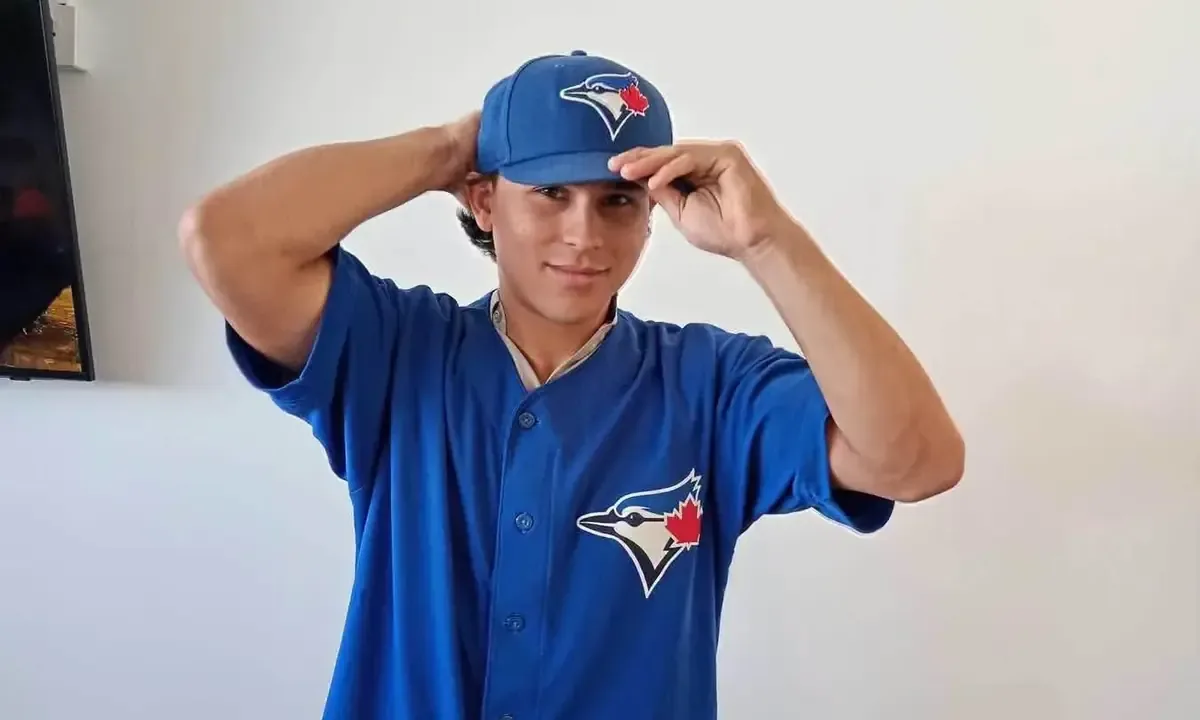 El joven pelotero es el segundo navojoense en unirse a la organización canadiense.