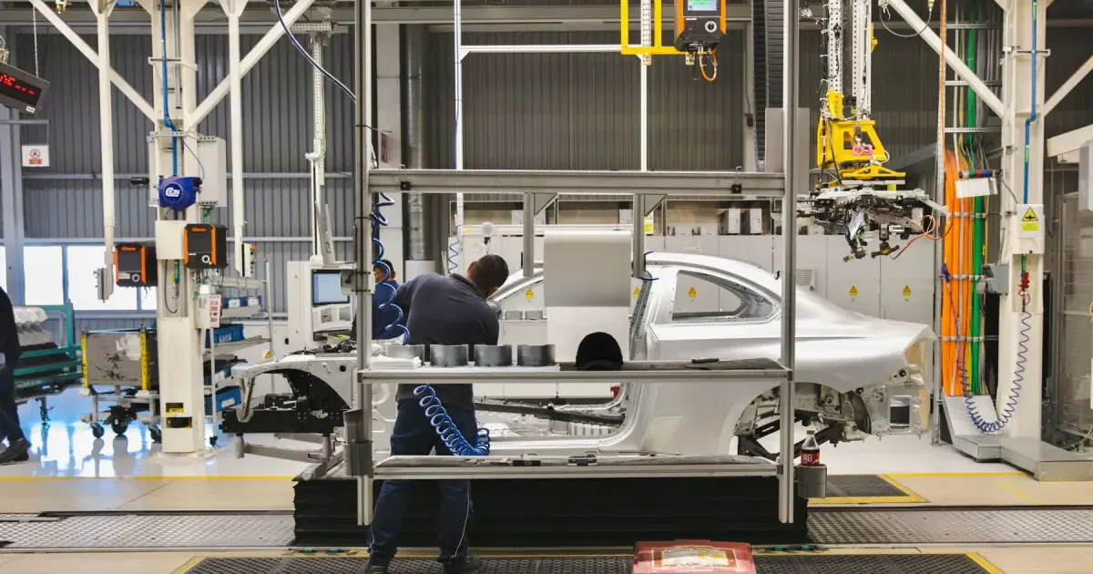 La medida busca atraer inversiones y fortalecer la industria automotriz en el país.