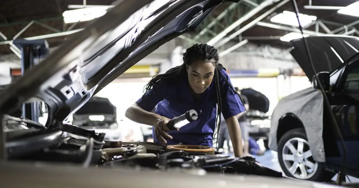 Un 53% de las empresas en México proyecta aumentar personal en el cuarto trimestre de 2026, destacando el sector automotriz.