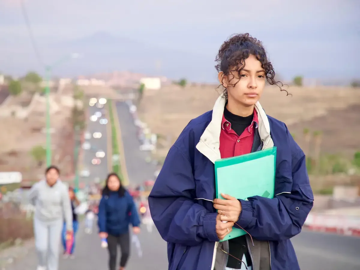 La falta de vacantes en el sector educativo genera protestas de egresados en Michoacán.