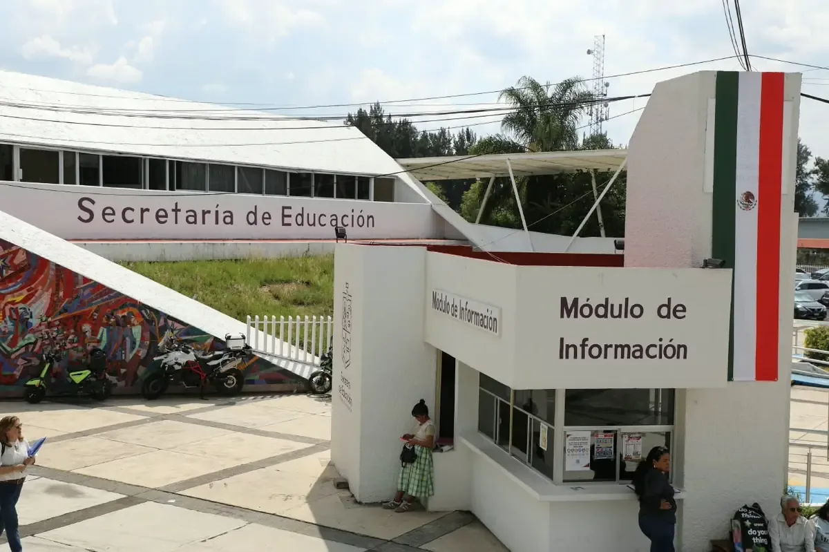 La asignación transparente de plazas docentes garantiza estabilidad laboral y fortalece la educación en el estado.