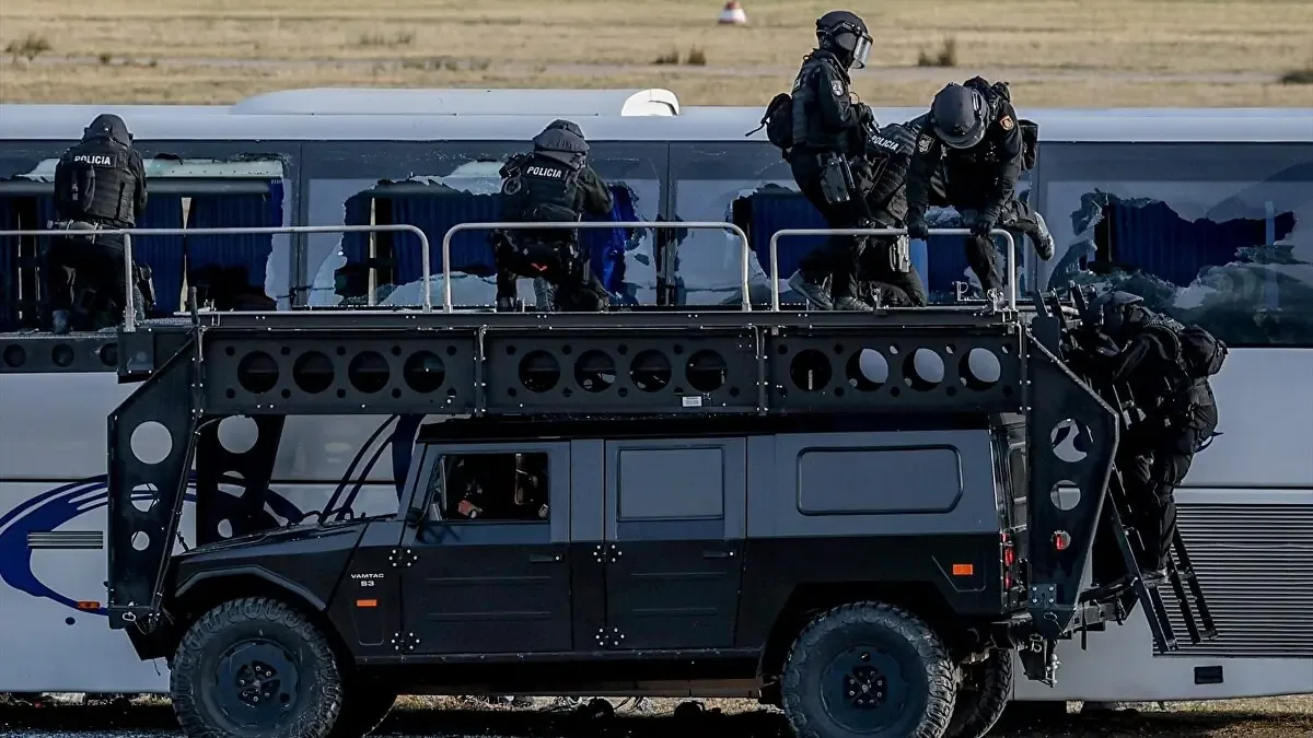 Más de 15,000 efectivos, drones y controles avanzados resguardarán al Pontífice en su visita a España.