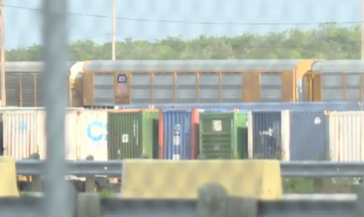 La Policía investiga las muertes en Laredo, cerca de la frontera con México.