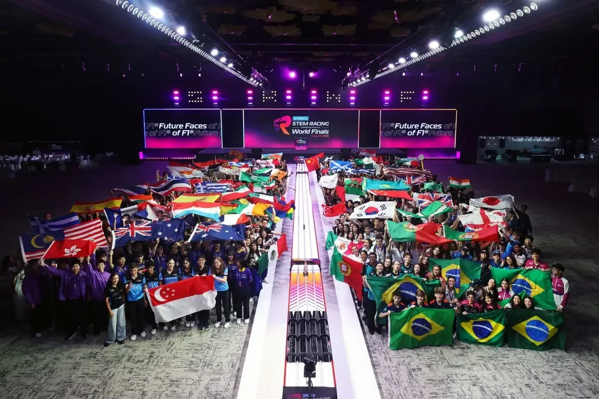 Seis estudiantes de secundaria muestran su talento en el campo de la ingeniería al ganar la final mundial de STEM Racing en Singapur.