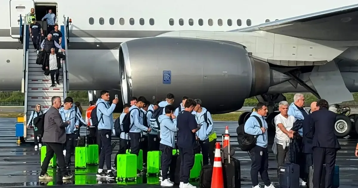 La selección uruguaya enfrentó demoras por permisos para entrar a EE. UU. antes del partido contra Arabia Saudita.