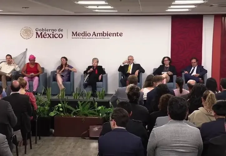 La decisión de la Semarnat sobre el megaparque acuático en Mahahual busca protección ambiental, pero la impugnación es posible.