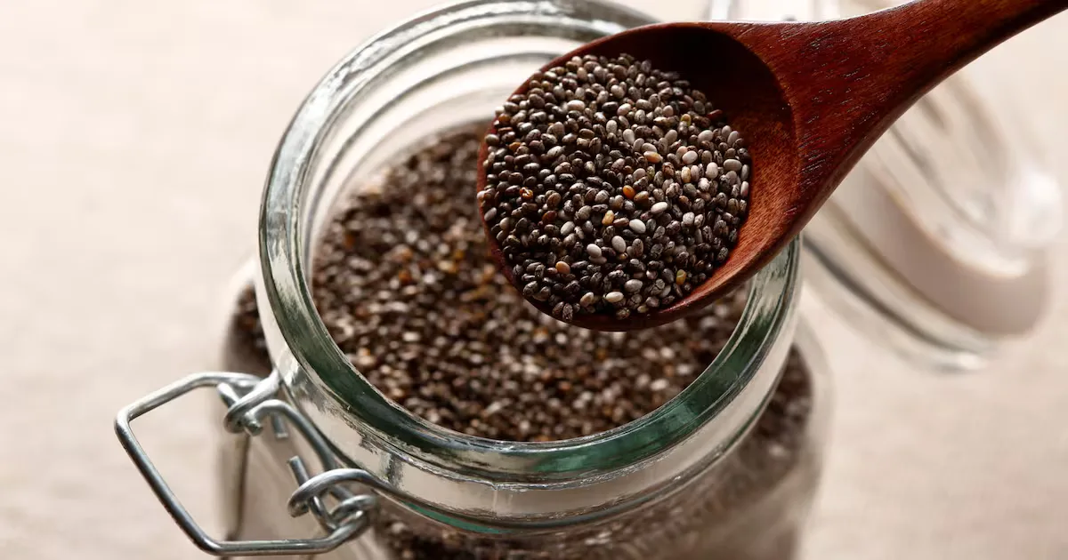 Semillas de chía, un superalimento con múltiples beneficios nutricionales.