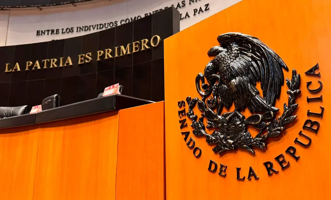 Diez miembros de Morena se separan del cargo para explorar candidaturas gubernamentales para los comicios de 2027.