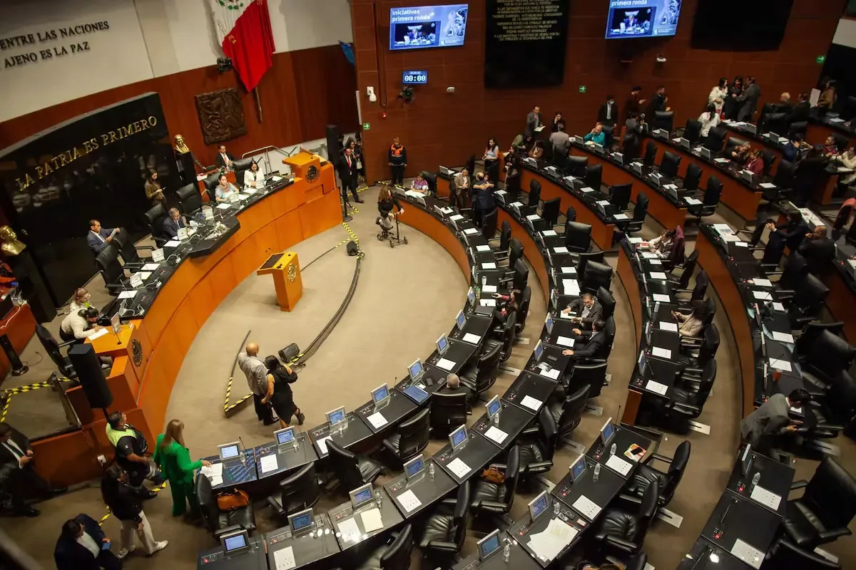 La controversia sobre privilegios legislativos en el Senado resurge con esta petición formal ante Relaciones Exteriores.