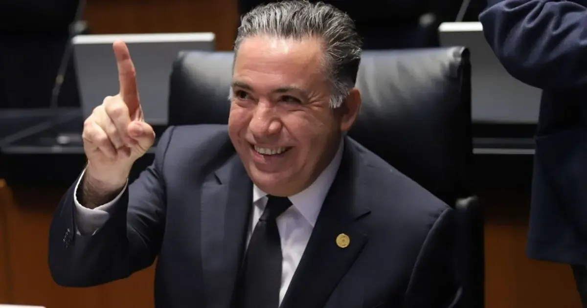 El senador de Morena sigue recibiendo su sueldo pese a estar ausente por denuncias en su contra.