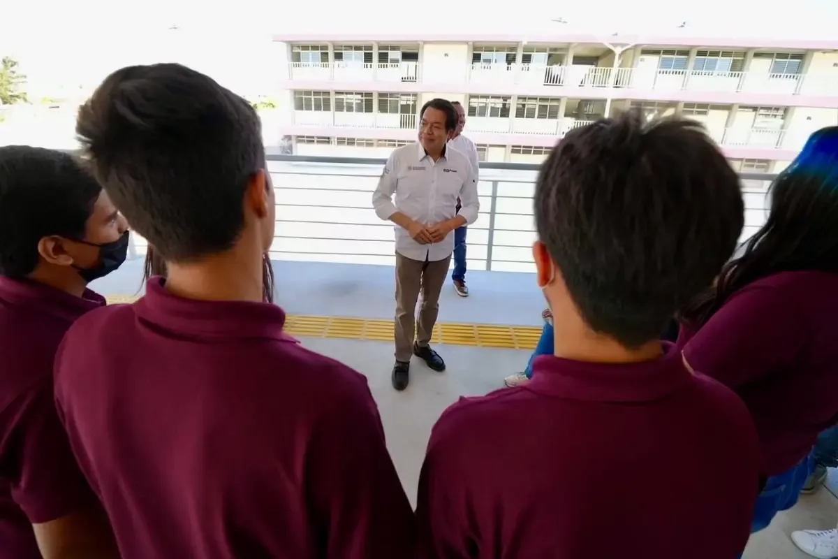 Este nuevo modelo educativo busca eliminar barreras económicas y culturales en la educación media superior.