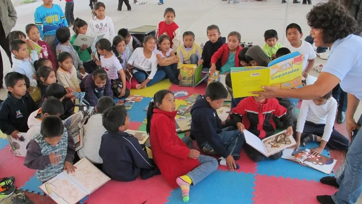 La donación fortalece programas de educación en comunidades vulnerables de Puebla.