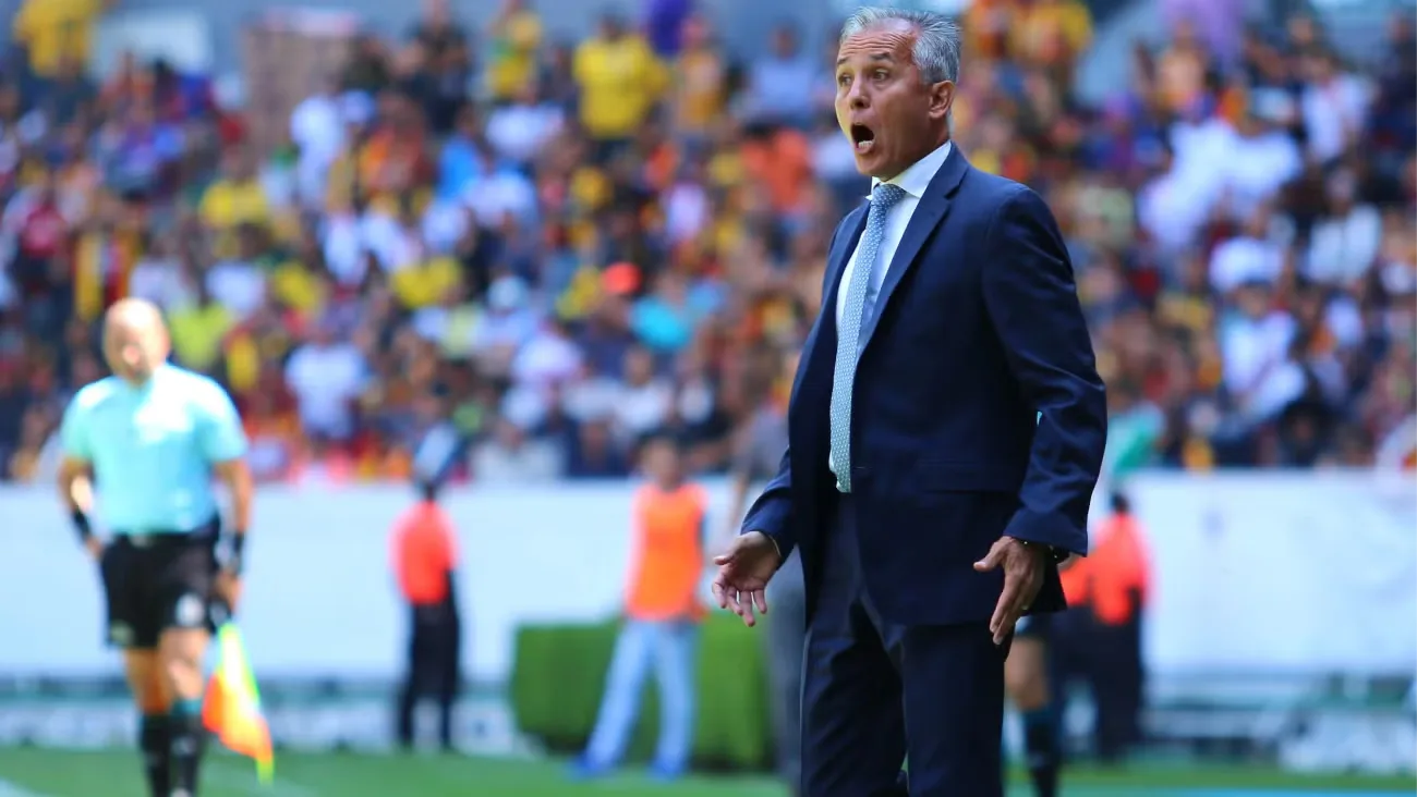 Sergio Bueno podría regresar a dirigir en la Liga MX con Mazatlán.
