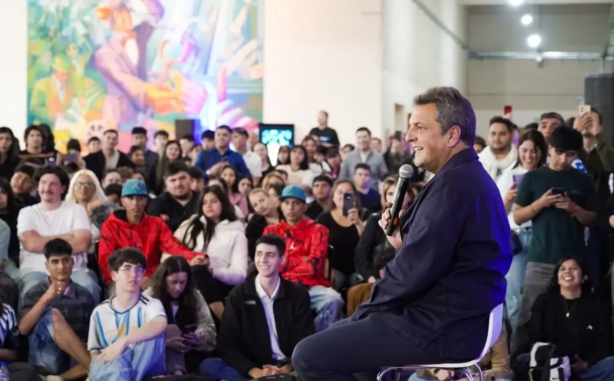 Massa impulsa la participación juvenil en el peronismo, pero no define su papel electoral para 2027.