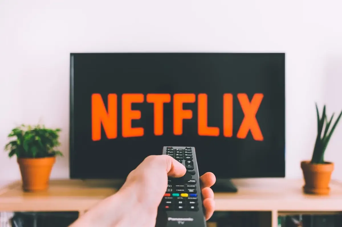 La serie sobre la vida de Moria Casán alcanza el primer lugar en Netflix Argentina y el top 10 a nivel global.