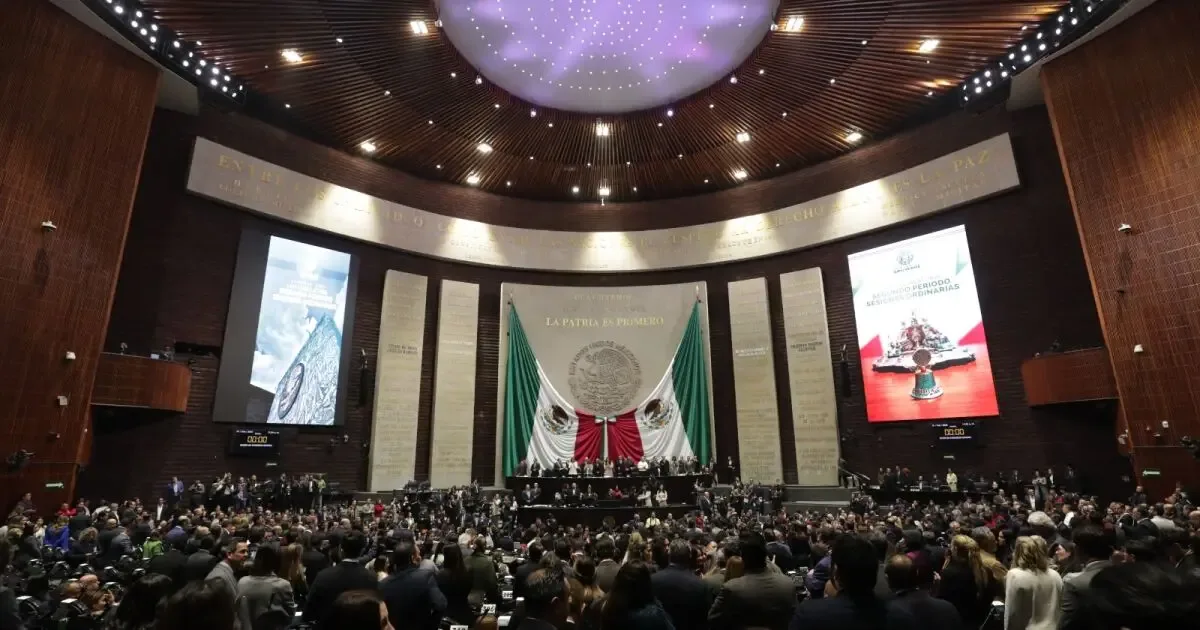 Sesión inaugural del Congreso de México con tributo a las víctimas.