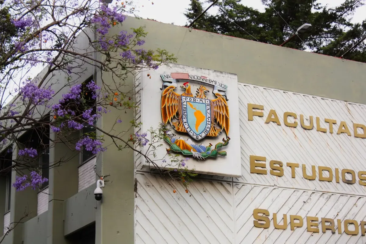 Luis Navarro destaca la necesidad de más recursos federales para garantizar la estabilidad financiera de la universidad.