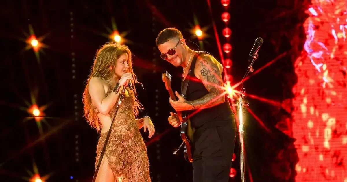 Shakira y Alejandro Sanz durante un momento del documental "Cuando nadie me ve".