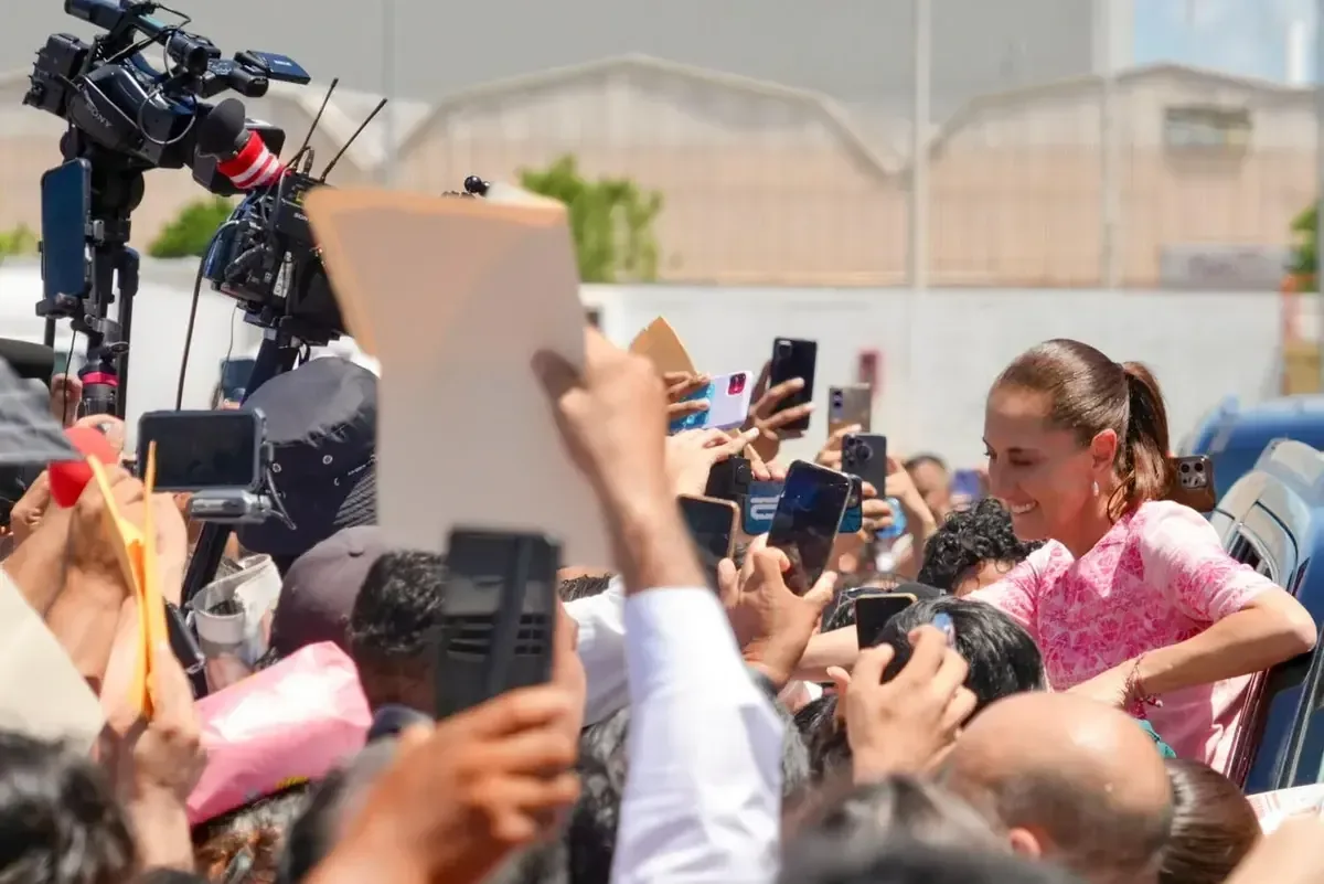 La Presidenta destaca la recuperación de la dignidad del pueblo mexicano a través de los programas sociales.