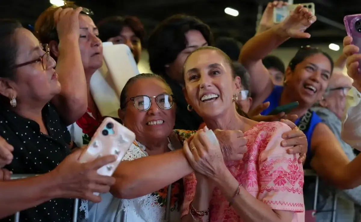 La presidenta destacó el incremento del orgullo nacional en México, que ha pasado del 58% en 1990 al actual 90%.