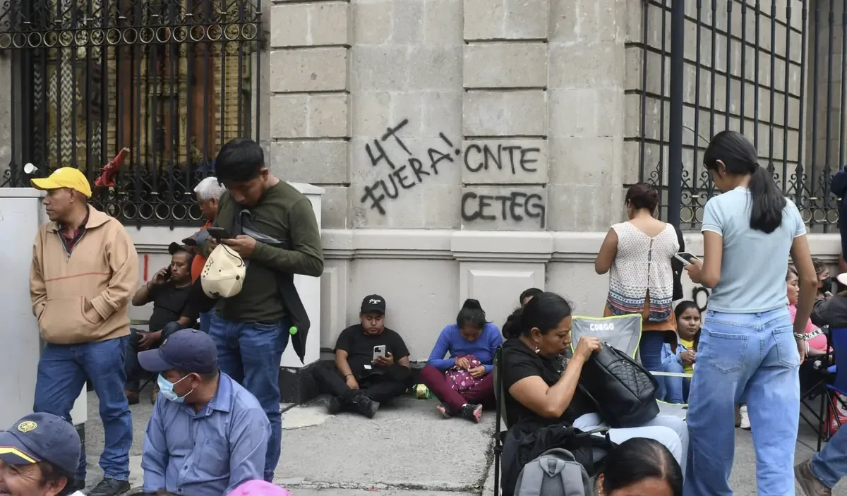 La presidenta plantea discutir temas educativos sin intermediarios, mientras el magisterio intensifica sus movilizaciones.
