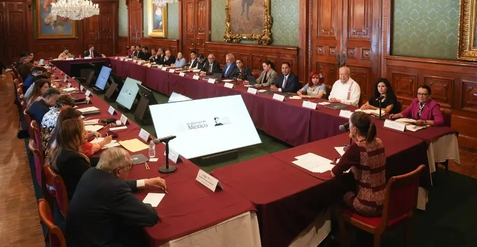 La presidenta busca reforzar la atención médica gratuita en 24 estados.